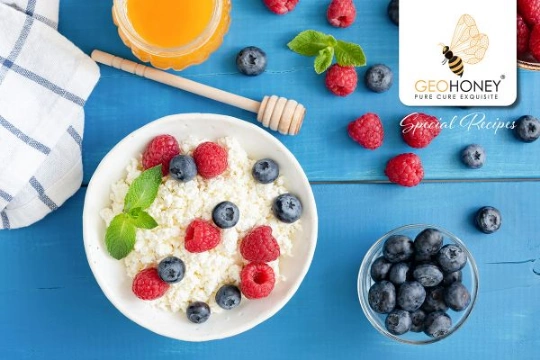 Geohoney-Berries & Fresh Cheese